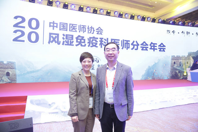 (图:杜爱华院长与中国医师协会风湿免疫科医师分会副会长、北京协和医院蠲翁谓淌诤嫌傲裟�).jpg